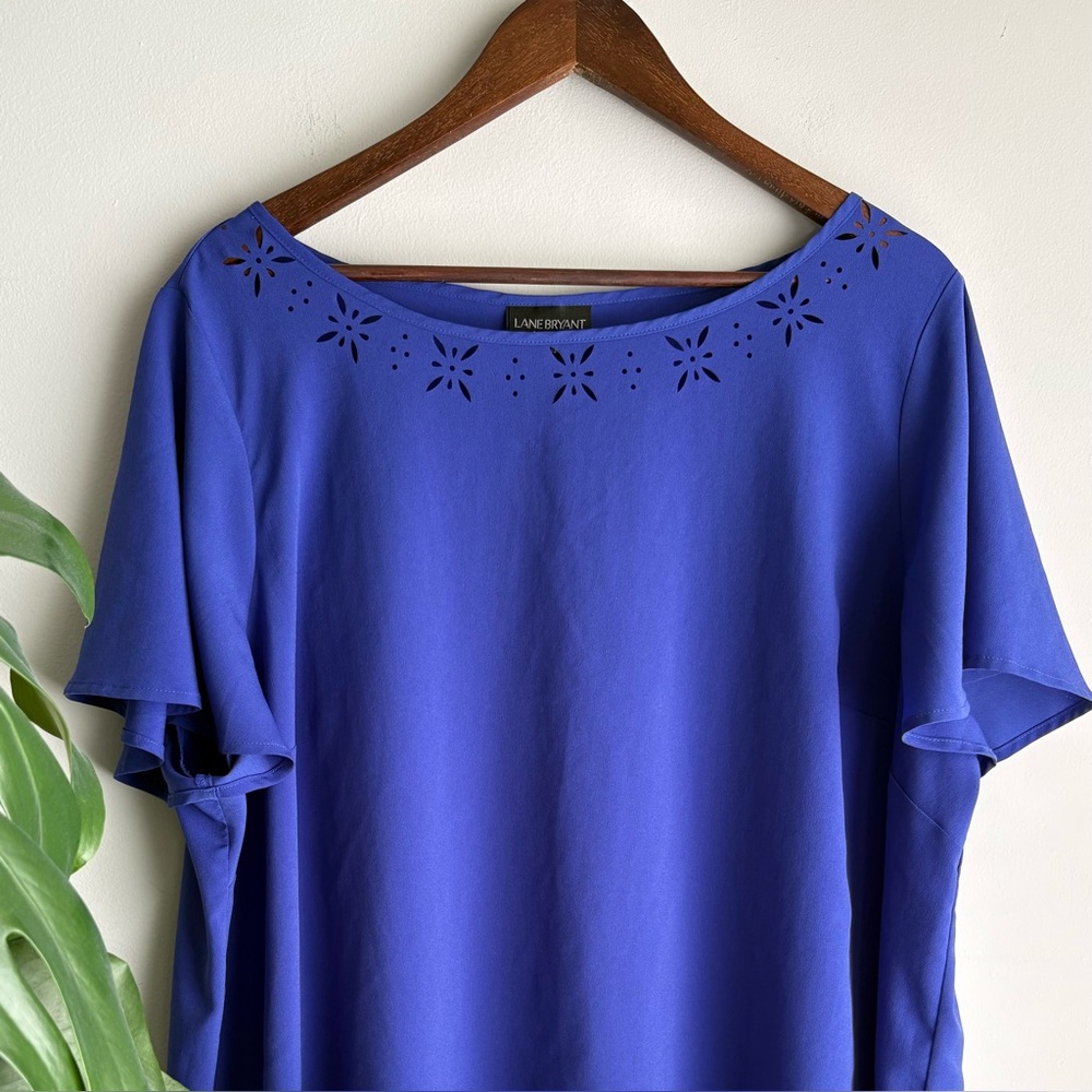 Lane Bryant Summer Blouse 22/24 Flutter Sleeve Laser Cut‎ Neck Top Plus Size
